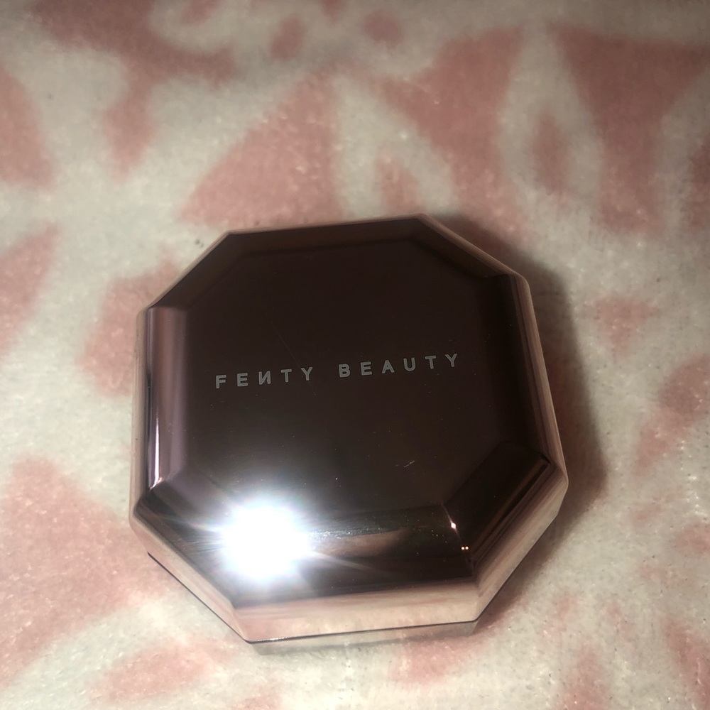 Travel size Fenty beauty setting powder